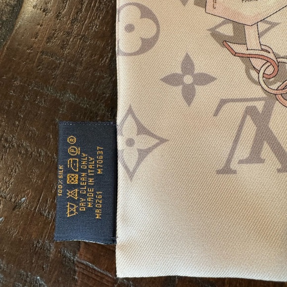 Louis Vuitton Pink Bandeau BRAND NEW - Retired & Rare - Picture 6 of 7